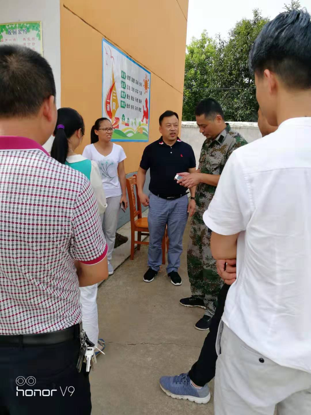 国都中药公司走访慰问扶贫蹲点村委受灾群众